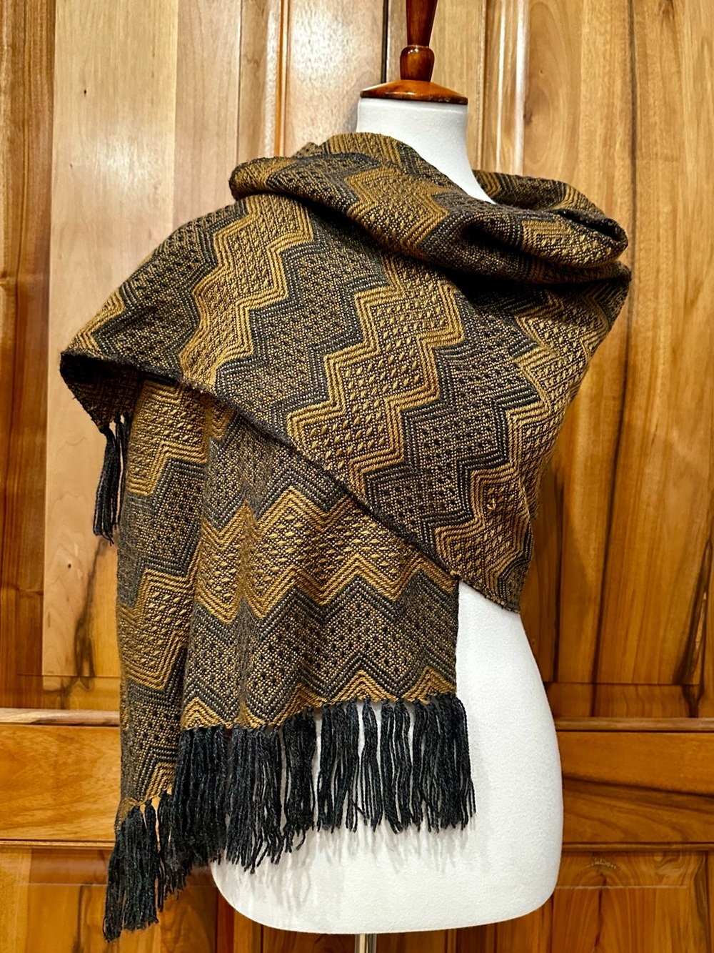 Peru Figueroa Alpaca Navy-Blue/Khaki Chevron Knit Wide Blanket Scarf/Shawl, EUC